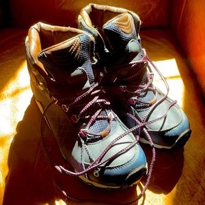 Oboz Womens Sapphire Mid Waterproof Hiking Boots